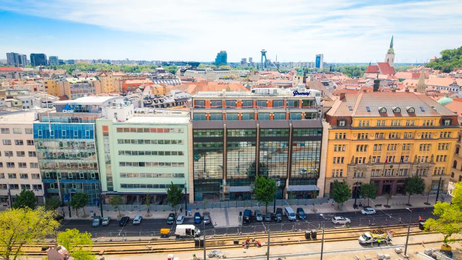 Developer CTP Slovakia finišuje rekonštrukciu objektu Dunaj: Na historickú fasádu sa vráti aj neón