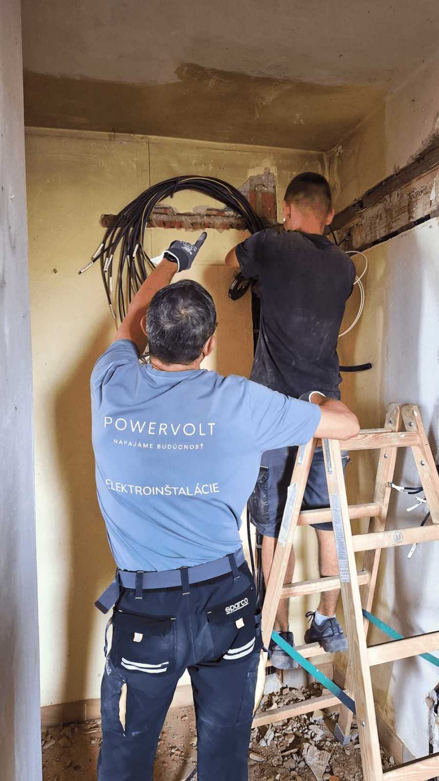Elektroinštalácie v novostavbách a rekonštrukciách: aké normy platia a na čo dbať 12 Elektroinštalácie v novostavbách a rekonštrukciách: aké normy platia a na čo dbať